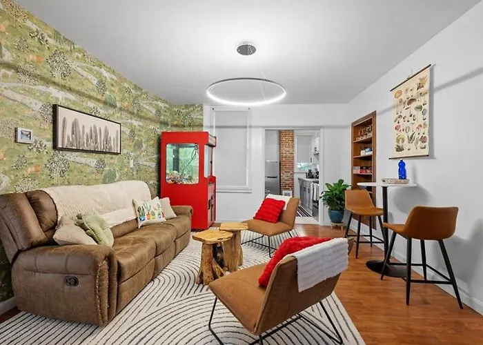 Apartment King Bed Near Butler St *